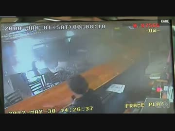 【衝撃映像】 BARにピックアップトラックが突っ込んで来る瞬間