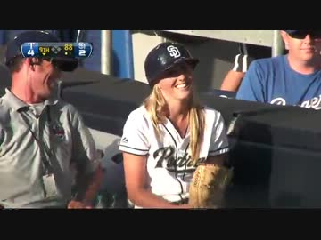 【MLB】ボールガールが観客を救うファインプレー