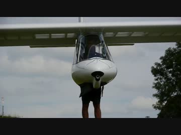 数歩の助走でふわっと浮きあがるグライダー 「アーケオプテリクス」