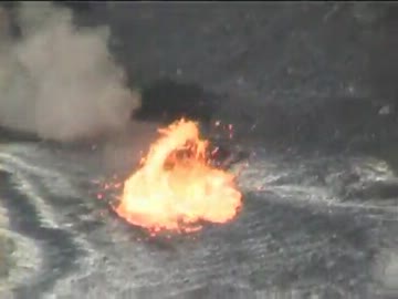 重さ30ｋｇのゴミを火口（溶岩湖）に投下してみた実験映像。