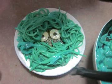 【食用色素青動画】モンジャラパスタ作ってみた