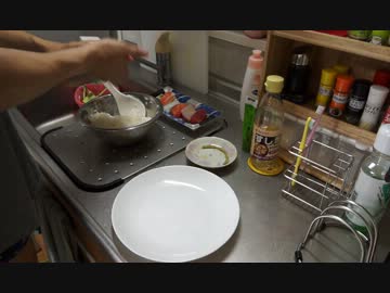 黒T　黙々と寿司を握る動画