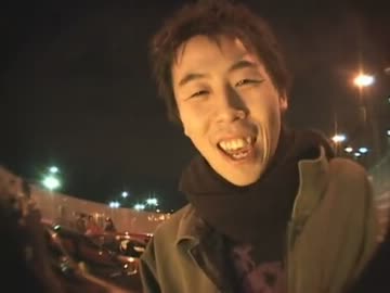 信号無視→トラックと衝突→逃走→顔出しナンバー晒しで「逃げてきた」