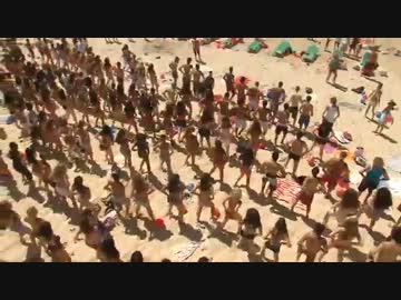 突然、ビーチでダンス
