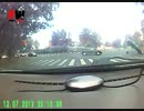 マンホールの蓋が走行車両を跳ね上げた