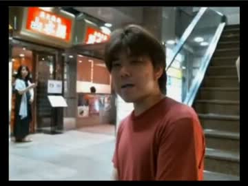 暗黒放送P・金バエ、横山緑を襲う場面