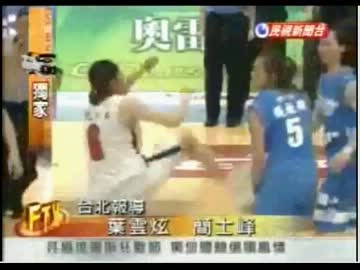 女子バスケ 台湾vs韓国 韓国選手のラフプレー前蹴り ニコニコ動画