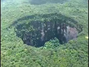 秘境・ギアナ高地の巨大穴 (01 of 02)