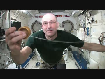 宇宙でヨーヨーをすると、どうなるか？