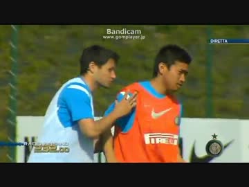 サラテにキスされる長友