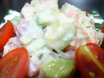 【ワンコイン料理祭】 酒の肴のアボカドシーフードサラダ