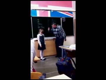 体罰教師に逆襲するロリ児童