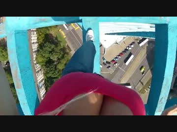 ロシアの美女が高い所を歩くタマヒュン映像 完全版