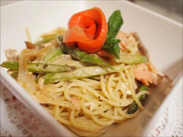 スモークサーモンとクリームチーズのパスタ作ってみたぉ！