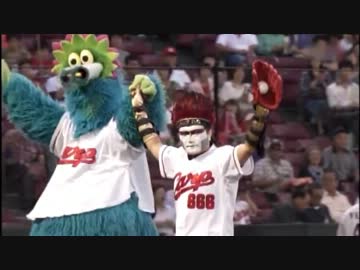 デーモン閣下、始球式に降臨