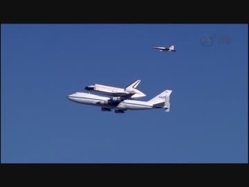 エンデバー、ドライデンフライトリサーチセンターを出発 (2/2)