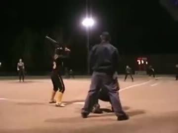 ソフトボールの打球が頭部を直撃！