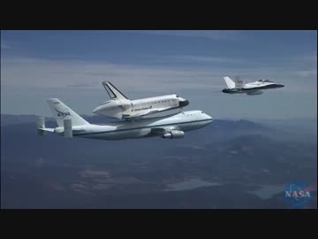 F/A-18から撮影した、フェリーフライト中のエンデバー