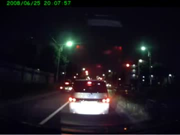 セルシオに喧嘩を売るも、びびって車から出ないマジキチ親父