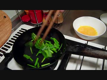 ニラ玉丼をつくる