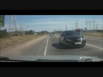 絶句 交差点で 俺 お 自転車だ ハザードつけて譲ろうとした結果ｗｗｗ後続の車が追い越して 自転車と衝突 すると