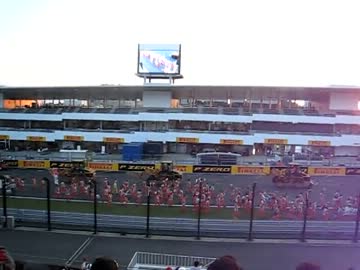 Ｆ１日本グランプリ2012　レース後のマーシャル達（グランドスタンド）