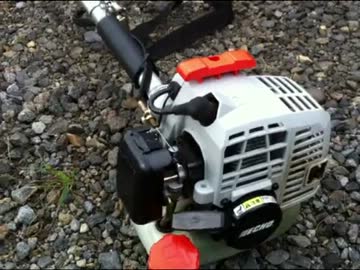 刈払機と戯れる動画