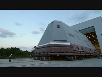 ズムウォルト級ミサイル駆逐艦の上部構造物が完成