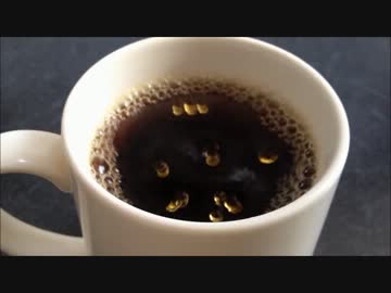 「珈琲が入りましたよ」水面で踊る珈琲のしずく