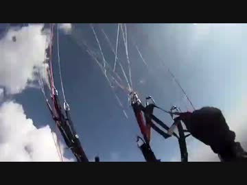 ヒマラヤ上空8000㍍から墜落する男性