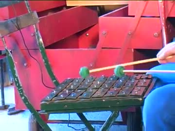 野生のミュージシャンが集まる工場