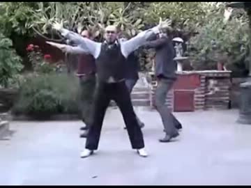 アメリカ人に「あんこう音頭」を踊らせてみた