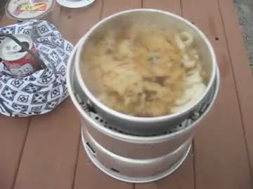 夕暮れの海で天ぷらうどんをすすった