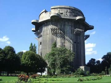 今も残る高射砲塔(Flakturme)