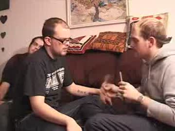 グルになって友達をハメる