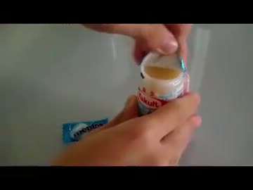 ヤクルトにメントス入れてみた(注意)