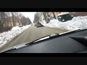 前を走るトヨタ車がおかしい