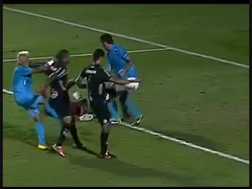 [15試合出場停止！？]ネイマール相手選手蹴って一発退場