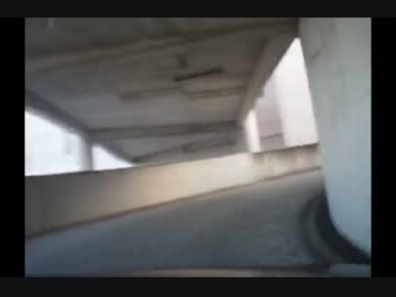 【これはひどい】 ジャスコの立体駐車場でドリフト