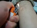 元旦なのに寝ている友達のすね毛燃やしたった