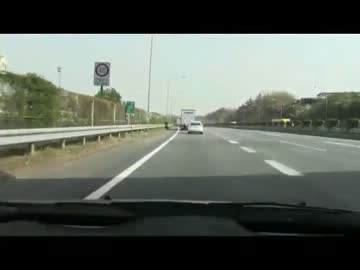高速道路での飛び石･･･