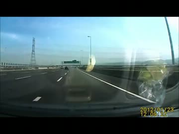 台湾　３月２７日に発生した地震の時の映像