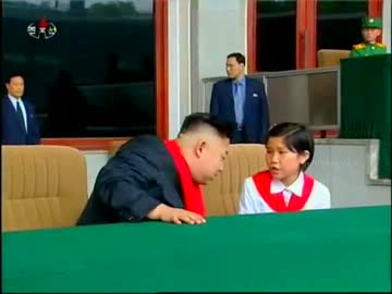 金正恩は、朝鮮国子供連合66周年を祝う　2/3