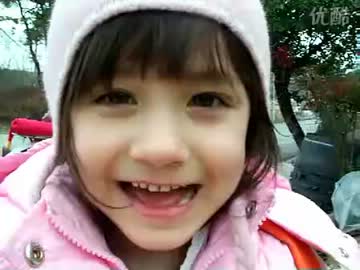 韓国系アメリカ人の美少女から、日本のみなさんにメッセージ