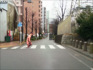 野獣先輩、ちんこの皮をチャックに挟む.mp4