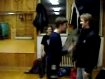 壁に正面からぶつかりにいく少ベン