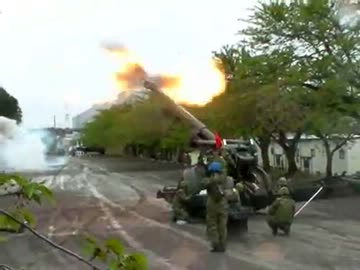 目の前で戦車「ドーン」　榴弾砲「ドーン｣　