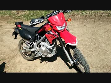 赤いKLXで　倒木越えの練習(・ω・)ノ