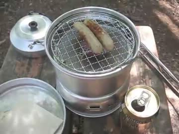 【白】木陰でソーセージを焼いた