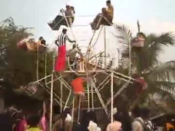 スリルありすぎて怖いと話題になってる人力観覧車